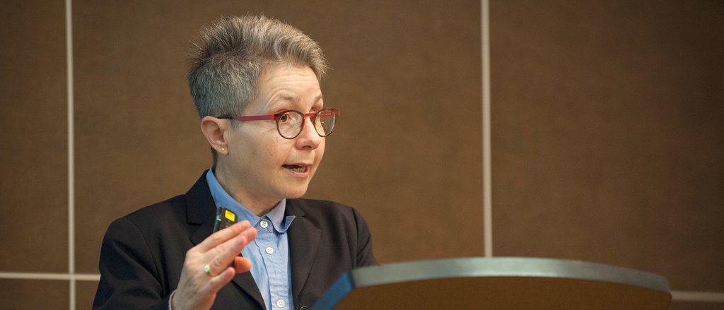 Professor Kim Marra leading a lecture course.